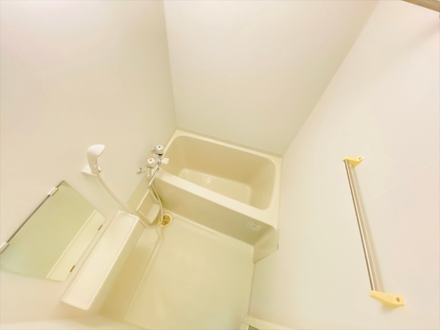 バス・シャワールーム　同一建物内１２０２号室内装写真転載