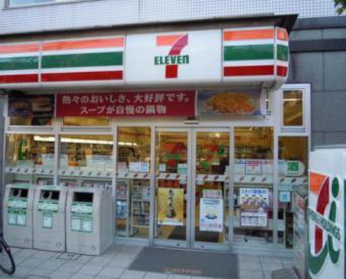 コンビニ　セブンイレブン（コンビニ）まで136m
