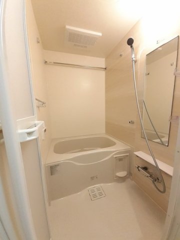 バス・シャワールーム　落ち着いた空間のお風呂です