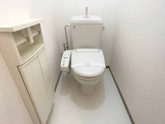 トイレ　温水洗浄暖房便座のトイレ