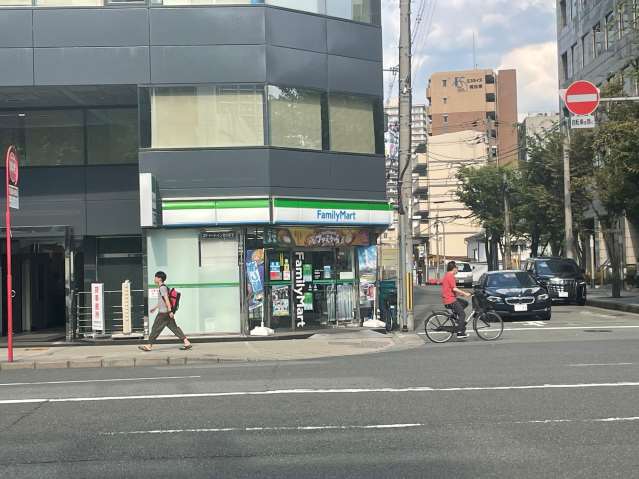 コンビニ　ファミリーマート（コンビニ）まで478m