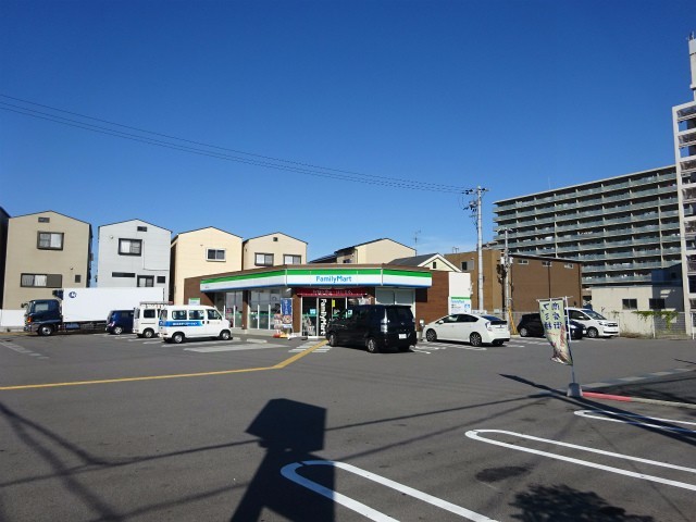 コンビニ　ファミリーマート四條畷中野西店（コンビニ）まで617m