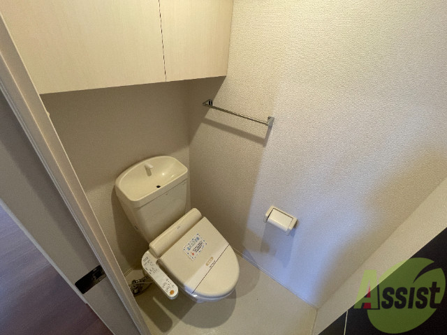トイレ　人気のウォシュレットつきのトイレです。快適ですよ。