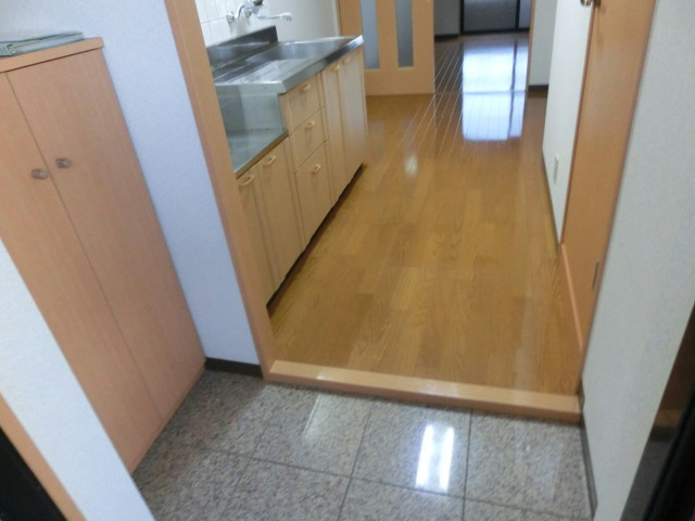 玄関　＊他室の写真です。