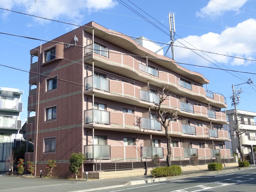 建物外観　赤い外観が特徴的なRCマンション