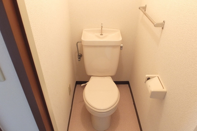トイレ　別号室の写真です
