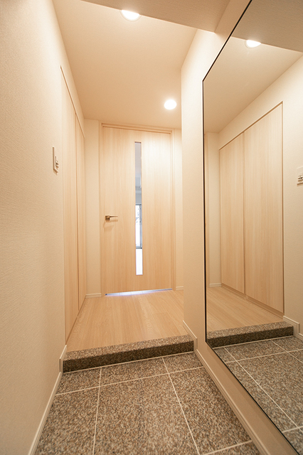 玄関　※写真は同タイプ住戸です。
