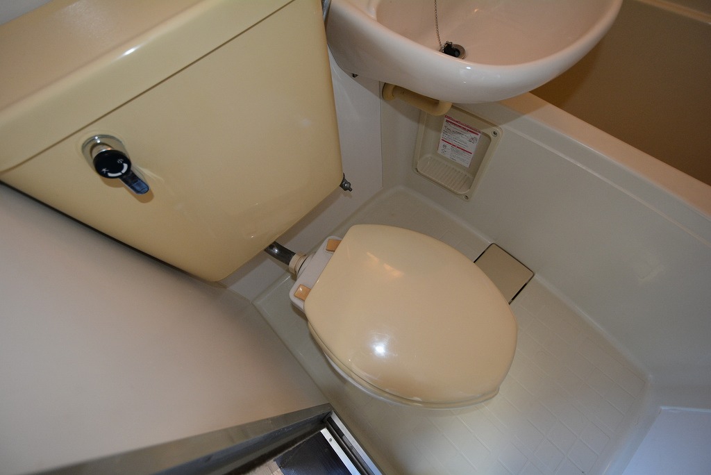 トイレ　浴室内にトイレがあります♪