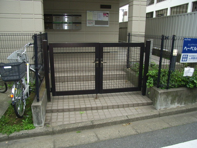 エントランス　★専用門扉★