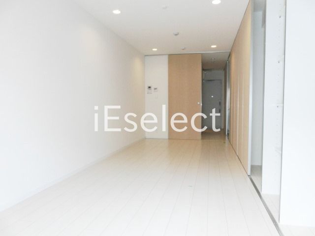 その他部屋・スペース　キレイなで広いお部屋。シンプルなデザインの居室ですね。