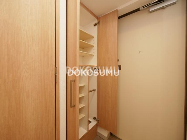 玄関　住まいの顔として相応しい、気品とゆとりのあるエントランス。