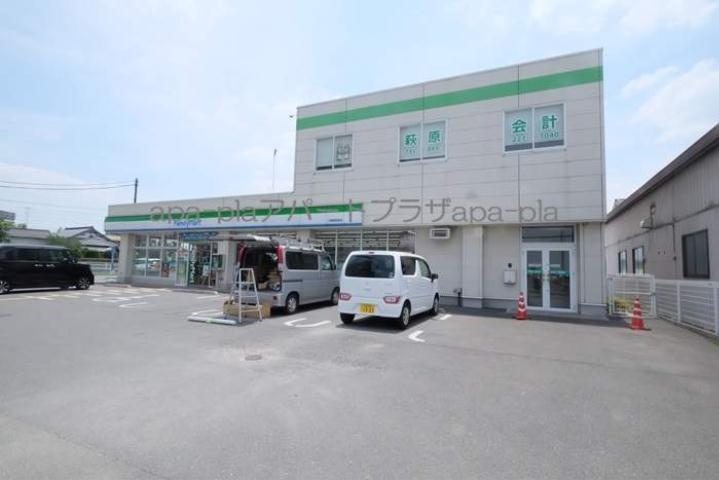 コンビニ　ファミリーマート川越南田島店（コンビニ）まで579m