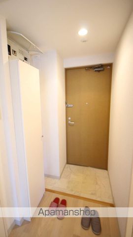 地下鉄東西線 西２８丁目駅 徒歩13分 10階建 築21年の玄関写真