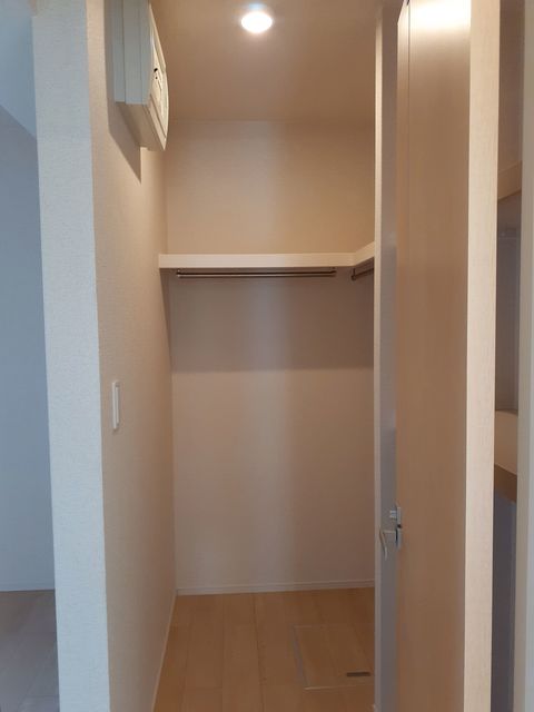 収納　ウォークスルークローゼットなので収納豊富です☆