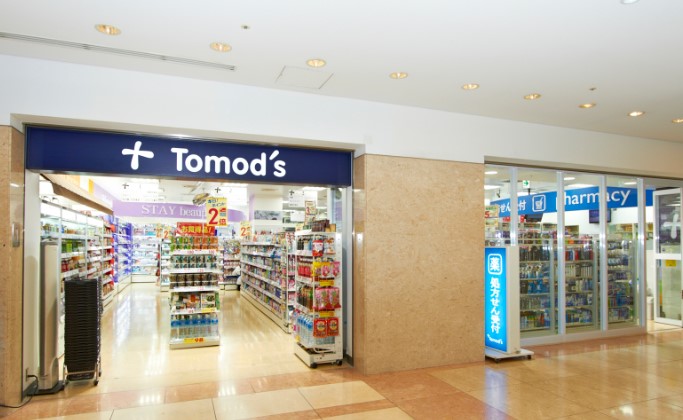 ドラックストア　トモズゲートシティ大崎店（ドラッグストア）まで553m