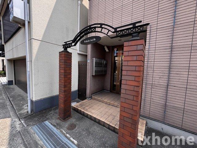 エントランス　落ち着いたエントランスです