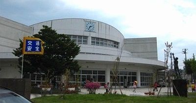 小学校　平岡中央小学校（小学校）まで670m