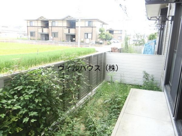 バルコニー　１階のみ専用庭付！