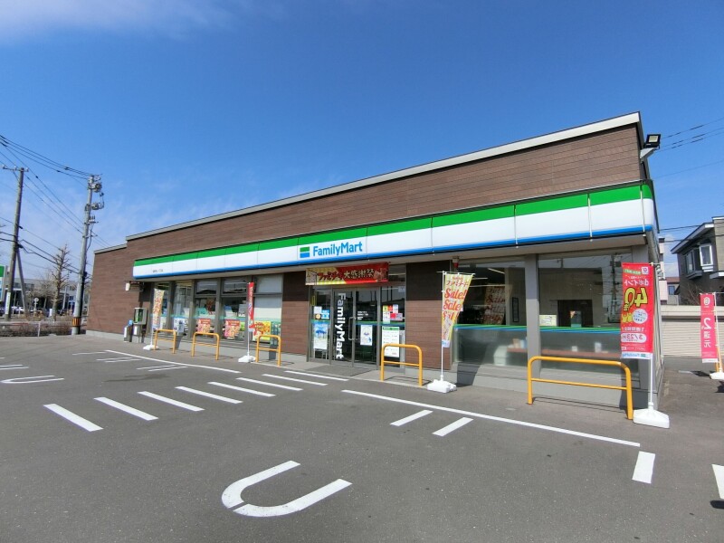 コンビニ　ファミリーマート函館神山1丁目店（コンビニ）まで321m