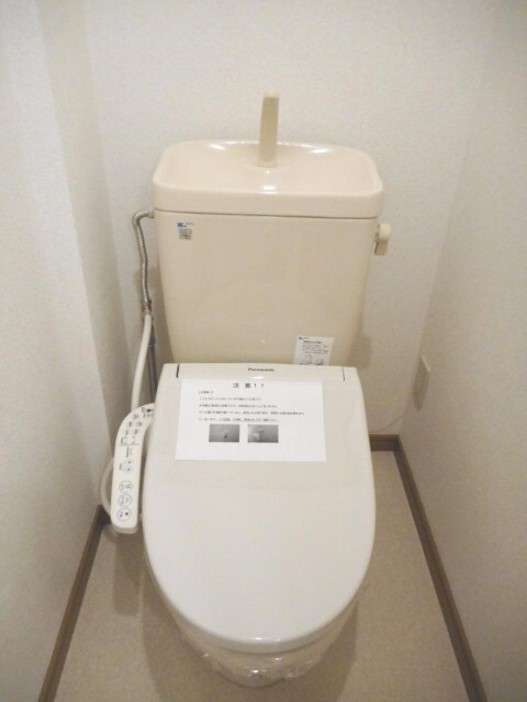 トイレ　温水洗浄便座