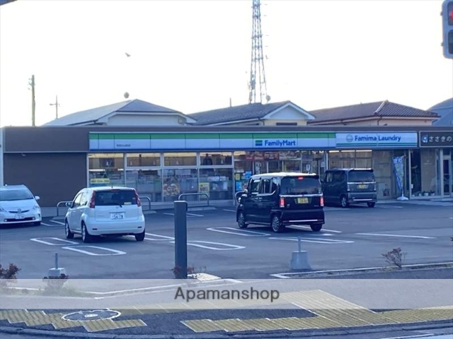 コンビニ　ファミリーマート町田小山町店（コンビニ）まで716m