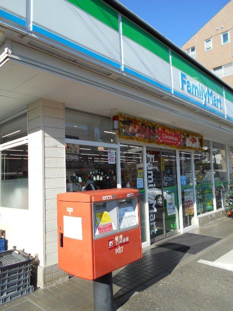 コンビニ　ファミリーマート桜川三丁目店（コンビニ）まで443m