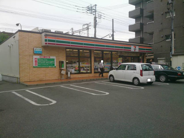 コンビニ　セブンイレブン福岡高宮1丁目店（コンビニ）まで104m