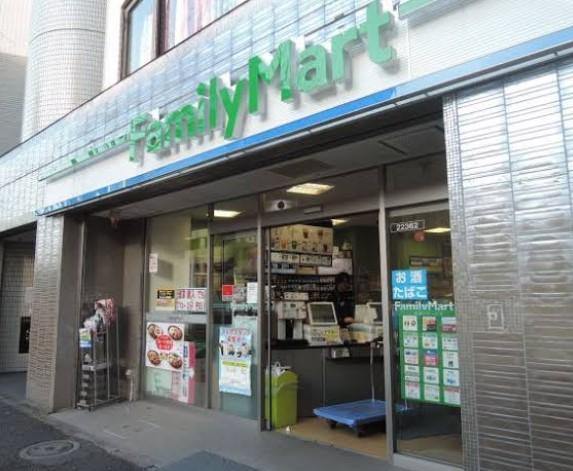 コンビニ　ファミリーマート南麻布三丁目店（コンビニ）まで122m