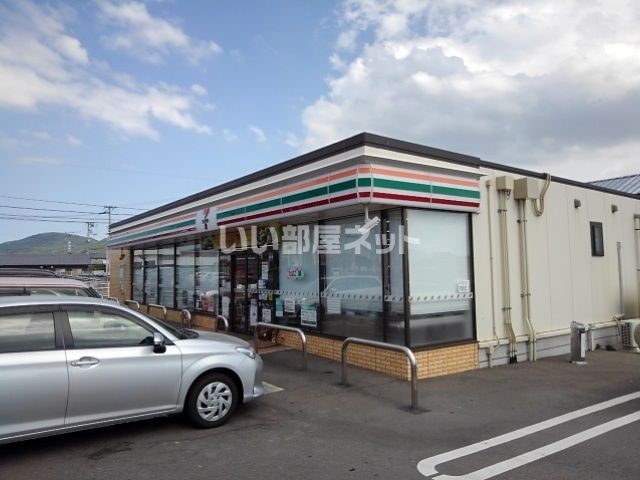 コンビニ　セブンイレブン 宇多津町東分店（コンビニ）まで388m