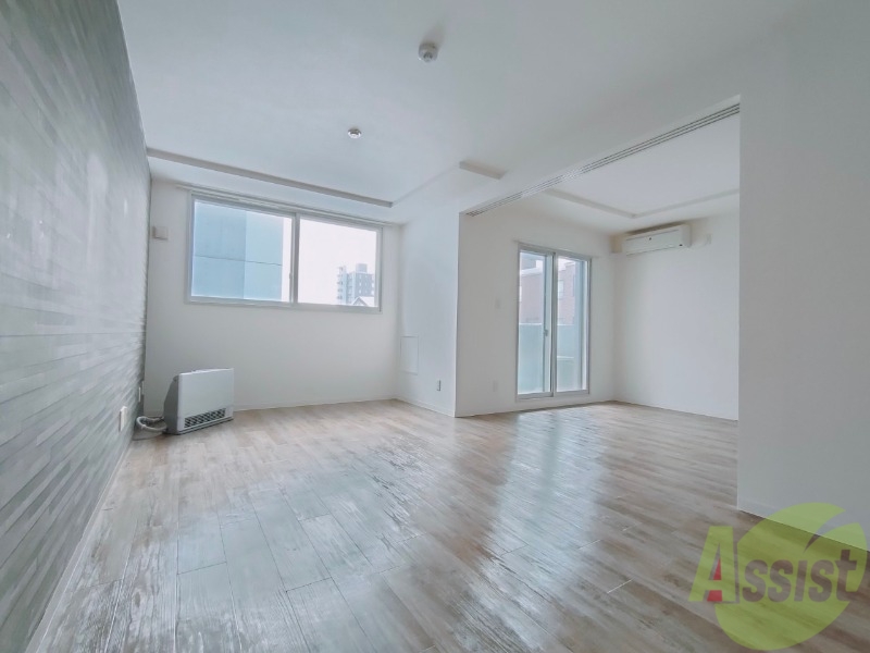 居室・リビング　広くてキレイなお部屋が広がっていて、充実した生活が送れそう。