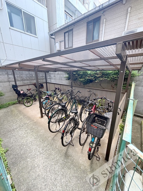 その他共有部分　屋根付き駐輪場が嬉しいです♪♪
