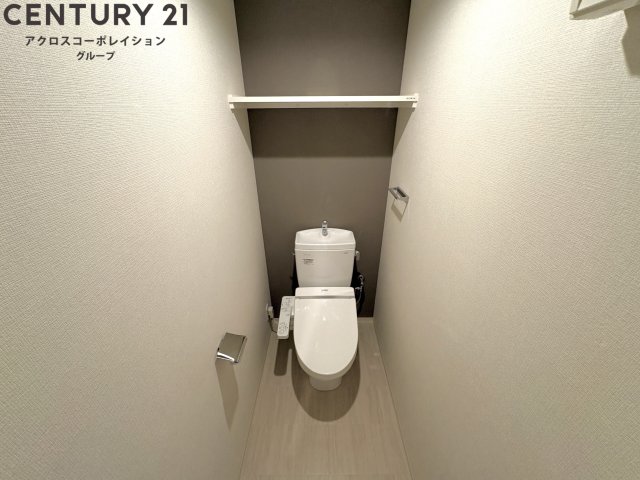 トイレ　温水洗浄便座付きのトイレです♪
