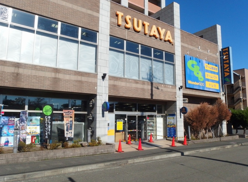ショッピングセンター　TSUTAYA 鶴川駅前店（ショッピングセンター）まで962m