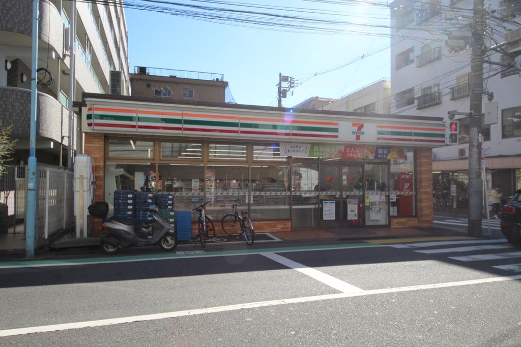 コンビニ　セブンイレブン（コンビニ）まで150m