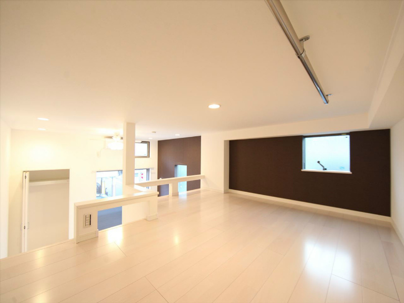 その他部屋・スペース　上階ロフト6.1帖（収納としてもお部屋としても使えます）