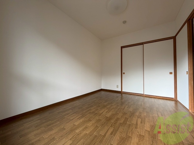 その他部屋・スペース　こちらのお部屋は光が差し込む、温かみのあるお部屋です。