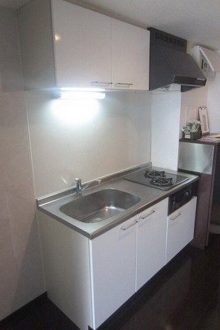 キッチン　2口コンロで自炊もしっかり出来ますよ。