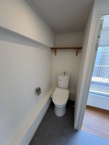 トイレ　お掃除のしやすい、３点ユニットです。