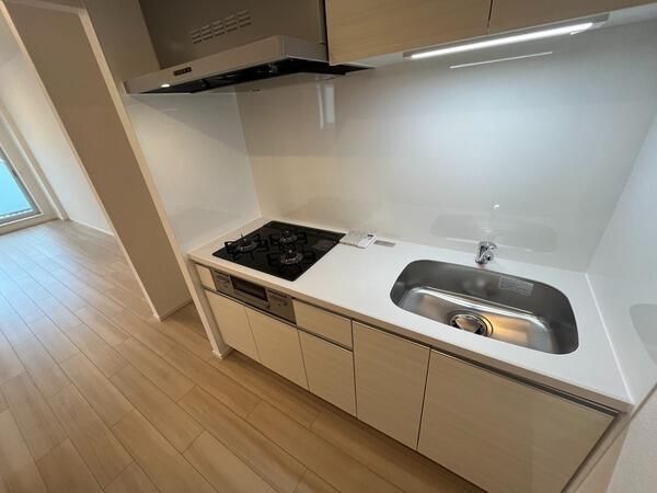 キッチン　※同建物内・別タイプの参考写真です。