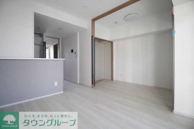 居室・リビング　別部屋の写真になりますので実際のお部屋内見願います。