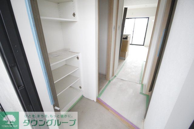 玄関　別部屋の写真になりますので実際のお部屋内見願います。