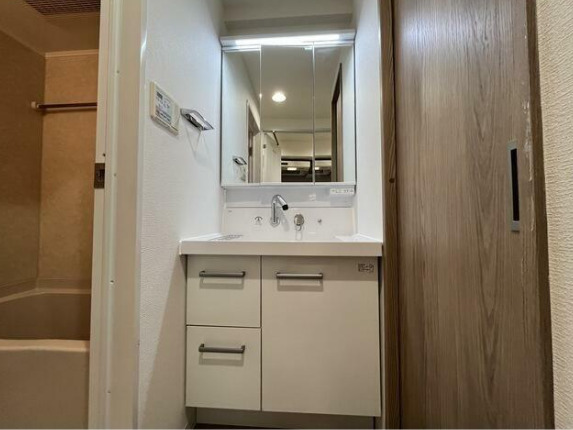 洗面設備　※別部屋の参考写真です。