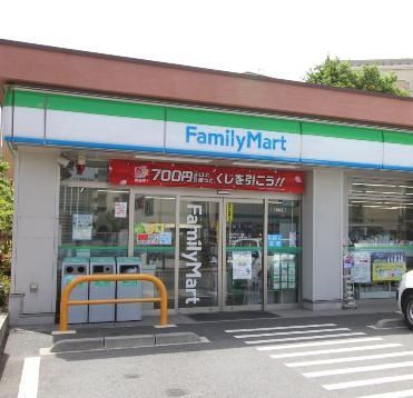 コンビニ　ファミリーマート 品川桐ヶ谷通り店（コンビニ）まで69m