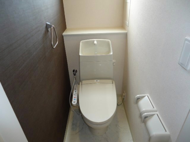 トイレ　ウォシュレット付き！窓付きです！