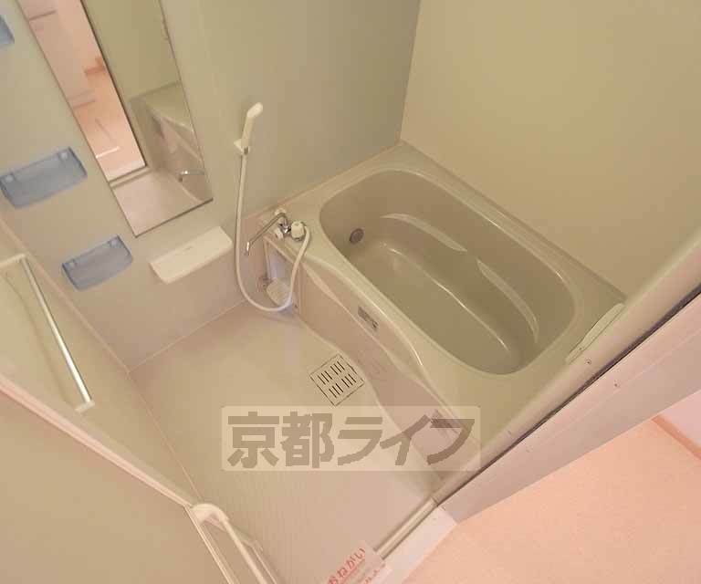 バス・シャワールーム　ゆったりバスルームです。