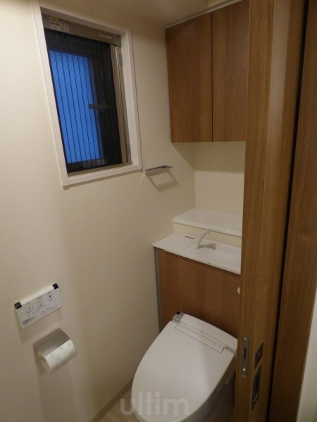 トイレ　※別のお部屋のお写真です。御参考までに。