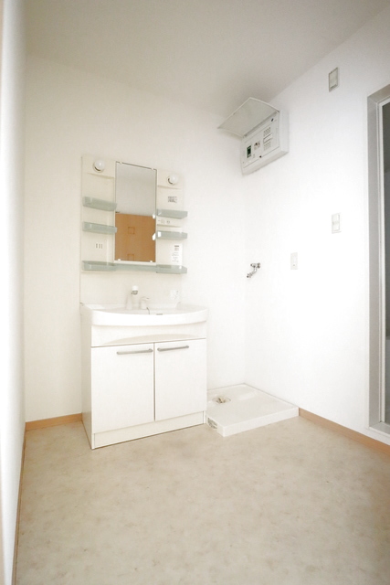 洗面設備　同物件別部屋の写真です。現況優先