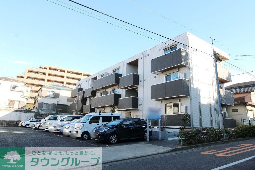 建物外観　駐車場