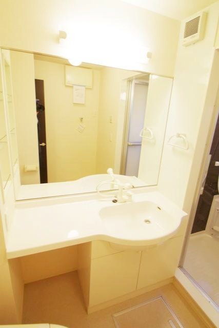 洗面設備　★大きな鏡の独立洗面台★