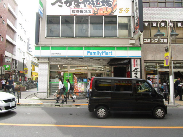 コンビニ　ファミリーマート（コンビニ）まで1356m